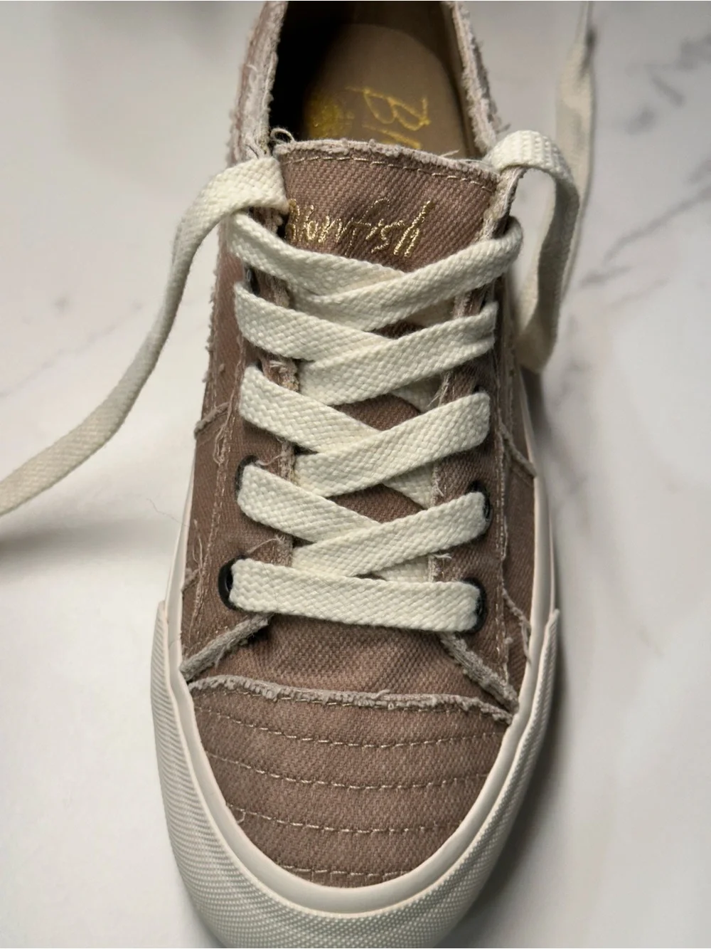 Blowfish Malibu Taupe Canvas Low-Top Sneakers size 8M Women’s